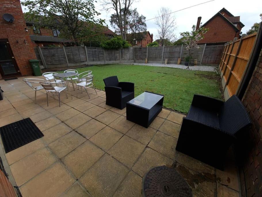London Luxury 6 Bedroom Family House Sleeps 12 People Parking For 4 Cars Close To Tube. Chigwell Exterior photo